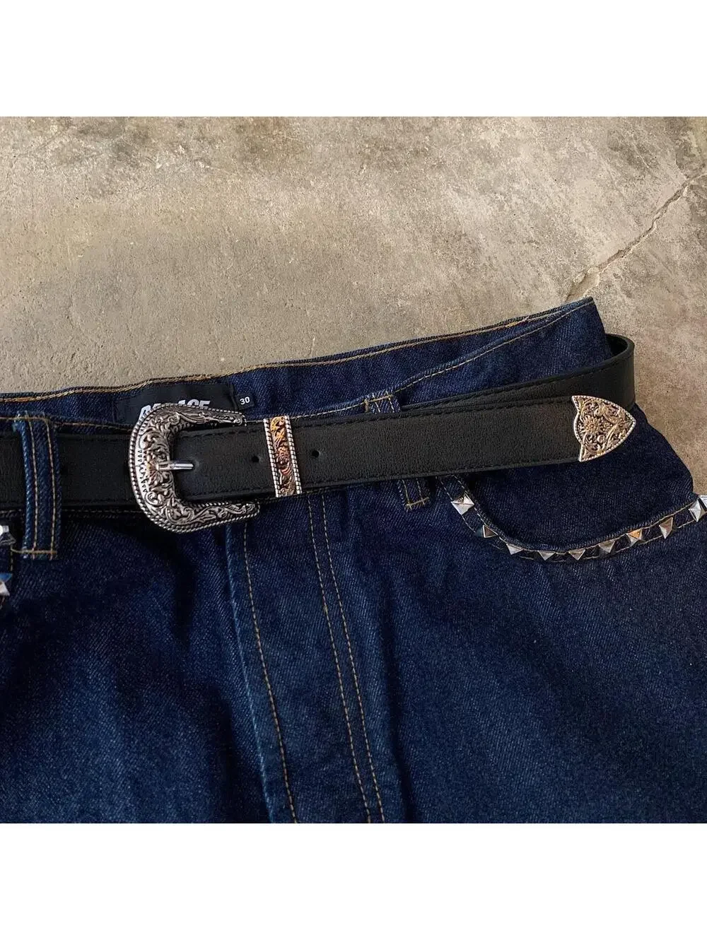 American Western vintage style black belt. 41 inches length. 1 inch width